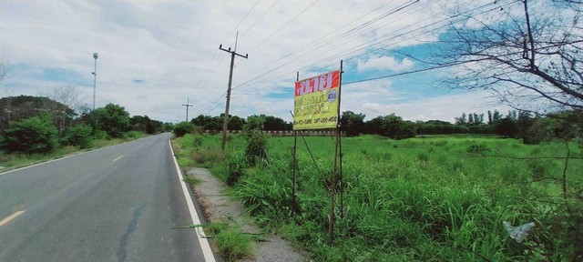 ขายที่ดินเปล่า 1-2-76.8 ไร่ ติดถนน ใกล้ปตท.เขาเขียว ต.กลางแดด อ.เมืองนครสวรรค์   ZK302 