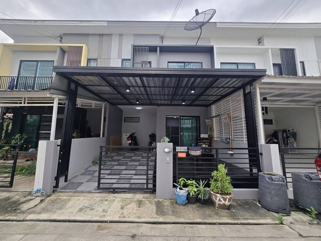 Townhouse เดอะคอนเนค สุวรรณภูมิ 2 2150000 บ. 3BEDROOM2น้ำ 0 Rai 0 งาน 18 ตาราง-วา ใกล้ สนามบินสุวรรณภูมิ คุ้มค่า