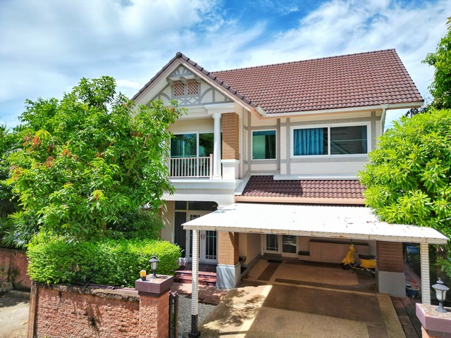 บ้าน ลัดดารมย์ วัชรพล-รัตนโกสินทร์  9500000 บาท. 3BR พ.ท. 116 ตร.วา ไม่ไกลจาก  เอกมัย-รามอินทรา สุขาภิบาล 5 BTS : สายหยุด พหลโยธิน 59 ทำเล-ดี  -	บ้านสภาพดีพร้อมอยู่ แถมแอร์ทุกห้อง -	ที่ตั้งของบ้านอยู่แปลงริมได้ขนาดพื้นที่มาก -	เดินทางสะดวกอยู่ใกล้ทางด่วน 