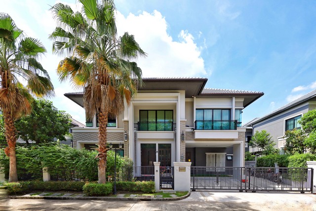 บ้าน  แกรนด์ บางกอก บูเลอวาร์ด สาทร  16800000 B. 4BR 80 ตรว. 0 NGAN 0 RAI   ราคาน่าลงทุน