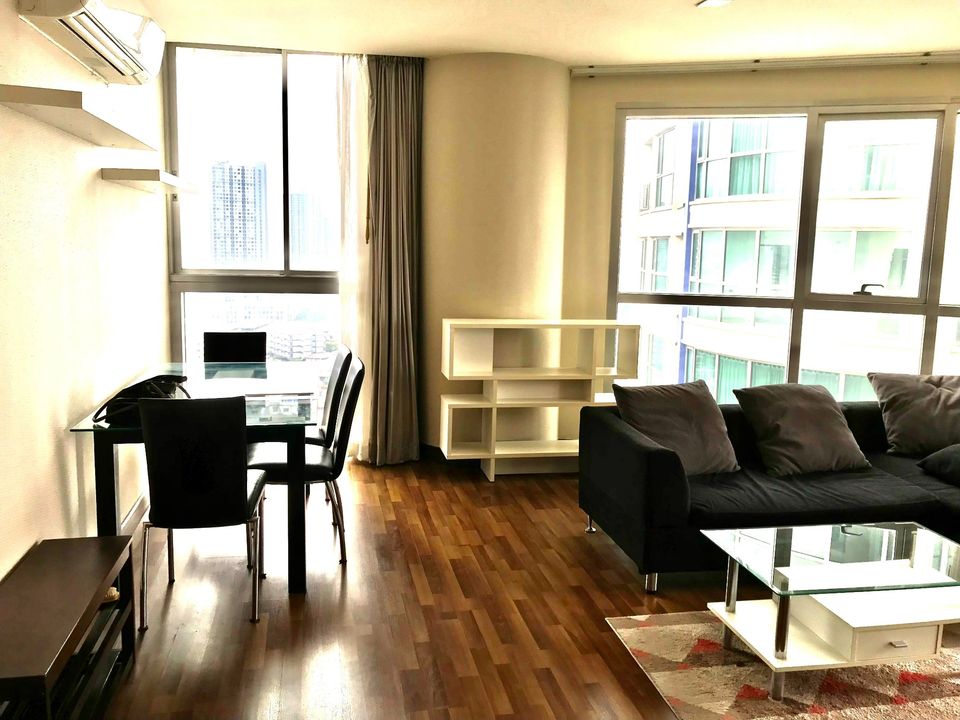 Le Luk Condominium spacious clean 19th floor BTS Phra Khanong