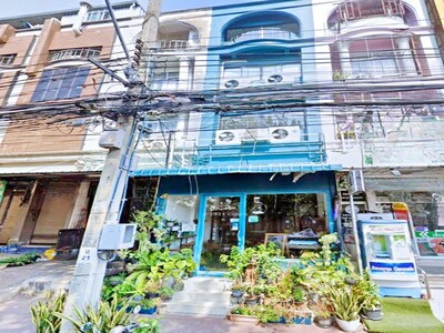 เดอะมอลล์ งามวงศ์วาน 37-45 Cafe Studio Airbnb ให้เช่าอาคาร 