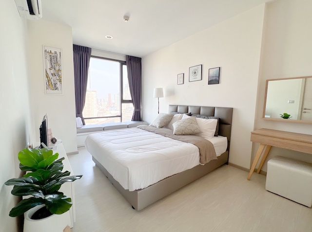 Rhythm Sukhumvit 42 comfortable private clean 18th floor BTS Ekkamai