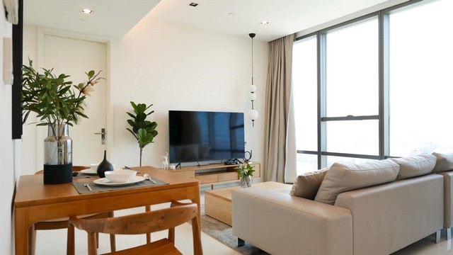 Condo for rent at The Bangkok Sathorn naer BTS Surasak