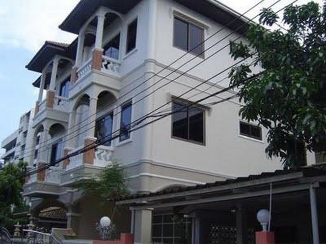 For Rent ให้เช่าบ้าน3 ชั้นซอยพหลโยธิน19 วิภาวดีรังสิต28 เขตจตุจักร ตกแต่งพร้อมอยู่ ใช้ที่อยู่จดทะเบียนได้