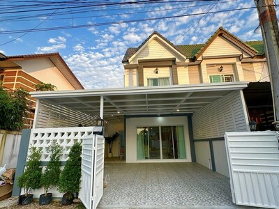 ทาวน์โฮมพร้อมอยู่  หมู่บ้านพรเทพ7 หลังมุมมีพื้นที่ด้านข้าง