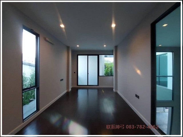 FOR  RENT บ้านวิลล่าหรู The gentry พัฒนาการ 2   Near Paradise Park and The EmQuartier 