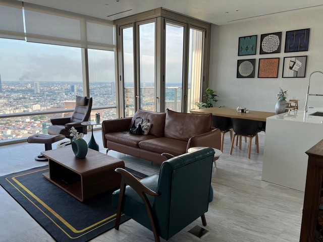 Four Seasons Private Residences Condo for rent near BTS Saphan Taksin