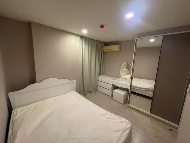 Metro Luxe Rama 4 Private comfortable clean 4th floor BTS Ekkamai