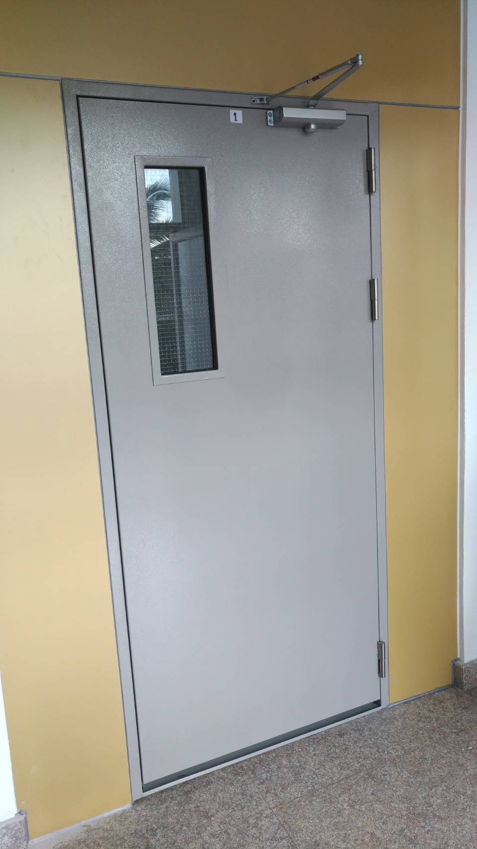 ขาย  ประตูเหล็ก ประตูหนีไฟ วงกบเหล็กงานต่างๆ ประตูไฟเบอร์กลาส ขายถูกๆโรงงานมาเอง  ติดต่อฝน 088-5576671