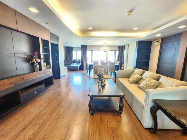 Spacious 3 bedrooms in prime Sathorn