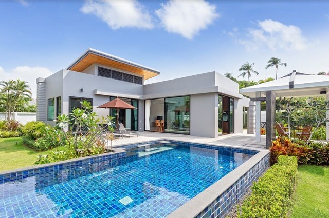 For Rent : Nai Harn, Luxury Modern Pool Villa, 3 Bedrooms 3 Bathrooms, Garden view.