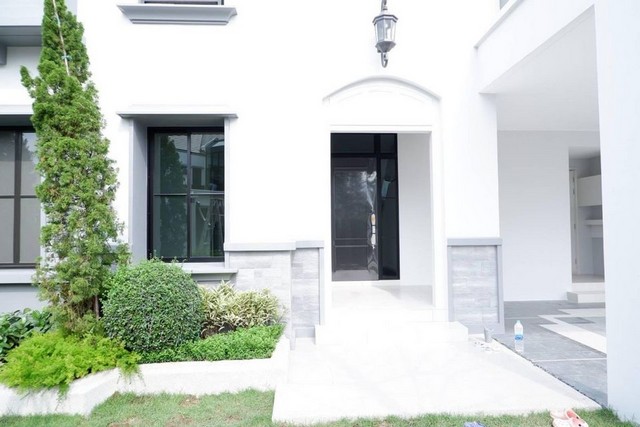 Luxury house for rent available now!!!! at Baan Nantawan Rama9-Krung Thep Kritha