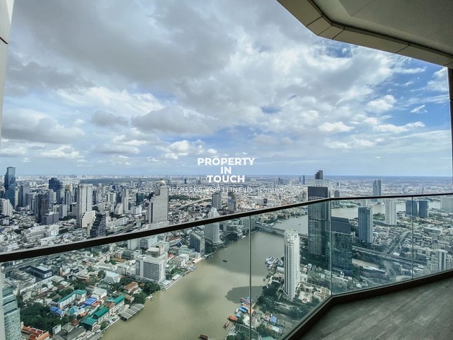 Magnolias Waterfront Luxury condo on the Chao Phraya River, near BTS Saphan Taksin