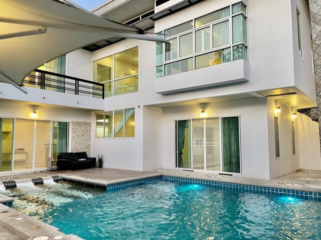 ขาย-ให้เช่า POOL VILLA สระ5สี 3นอน 4น้ำ 98 ตรว. 350 ตรม PTT HuayYai Rd.ท่าเรือยอร์ช Ocean Marina 