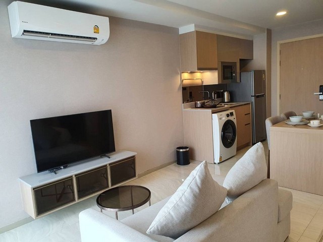 Walden Asoke spacious private peaceful 7th floor BTS Asoke