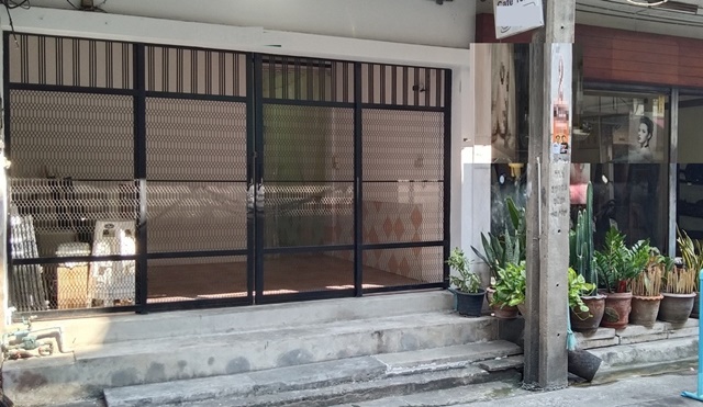 ร้านอาหาร ออฟฟิศ ค้าขาย 19 ตรว. ให้เช่าHostel อาคารพาณิชย์ 3 ชั้นครึ่ง  BTS สะพานควาย 3นอน 2น้ำ 3แอร์ 1จอดรถ