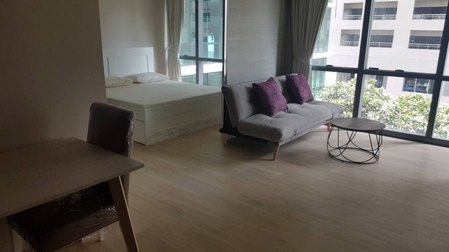 High rise condo!! The Room Sukhumvit21 near BTS Asoke and MRT Sukhumvit