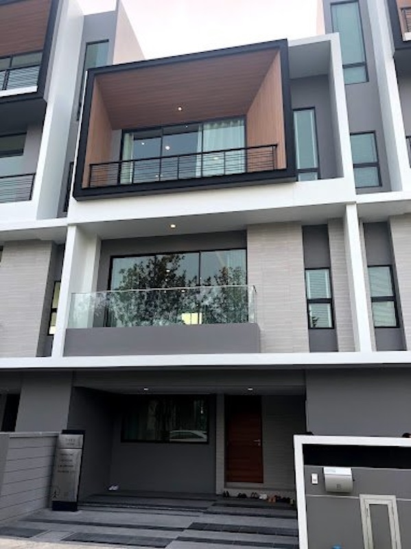 BH3008 Luxurious Townhome for RENT, Krungthep Krita Nirvana DEFINE ศรีนครินทร์-พระราม9 3ชั้น 3ห้องนอน 4ห้องน้ำ ติดถนนใหญ่