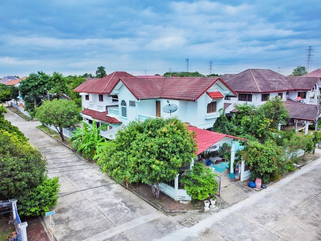 บ้านเดี่ยว ภัสรี พุทธมลฑลสาย 2 หลังมุม 109 ตร.ว บ้านหลังใหญ่ มีเรือนรับรองหลังใหญ่ ใกล้เดอะมอลล์บางแค