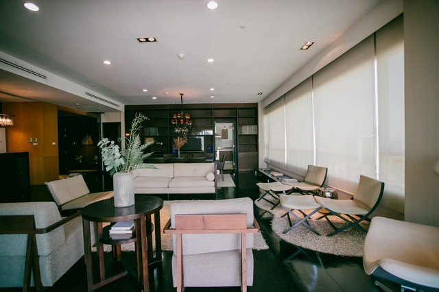 Luxury Wilshire Penthouse 3Beds4Baths Quiet Spacious With 368 sqm. For Sale At Phrompong BTS